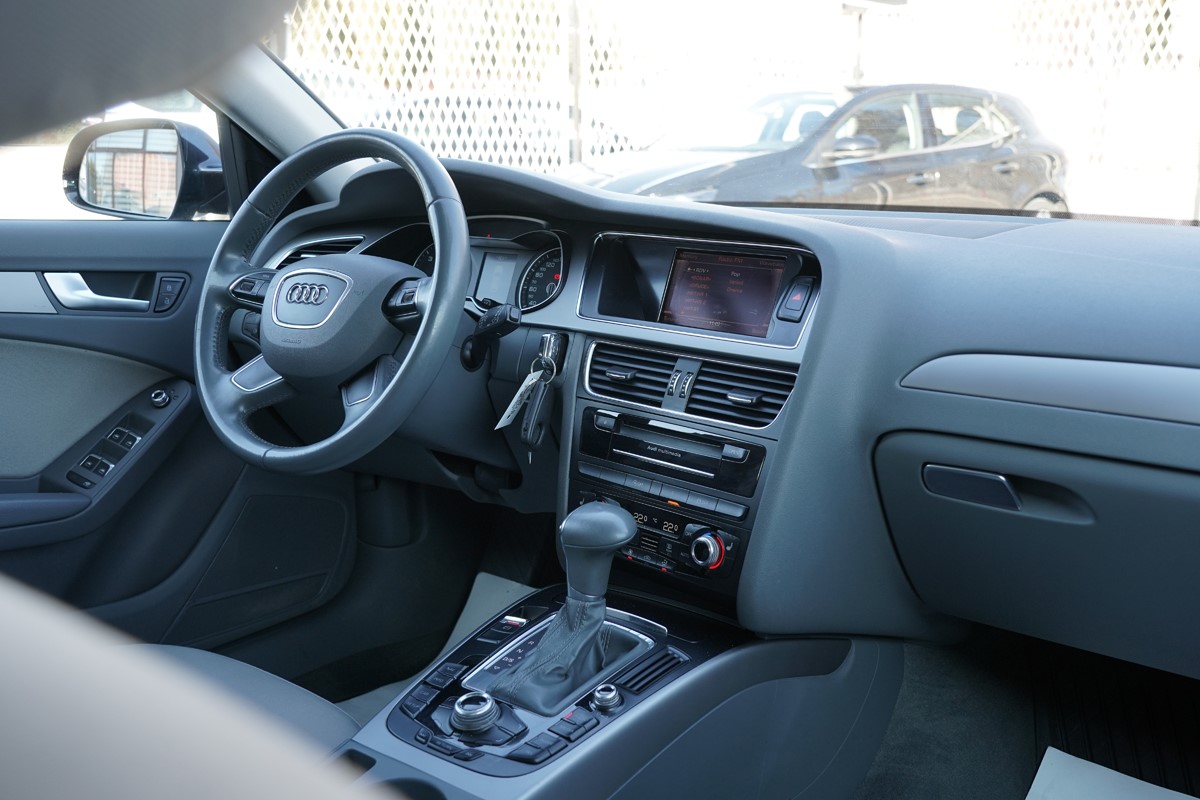 Audi A4
 2.0 TDI