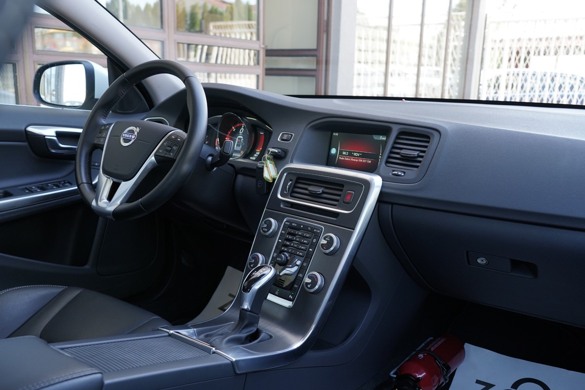 Volvo
 S60
 2.0 D Summum