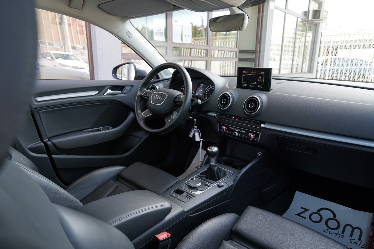 Audi A3
 1.6 TDI S-line Berline