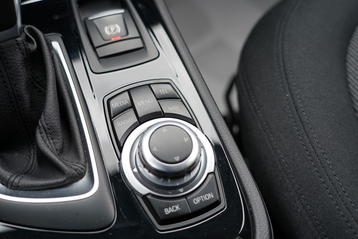 BMW
 2-Series 218 d AUTOMATIK !