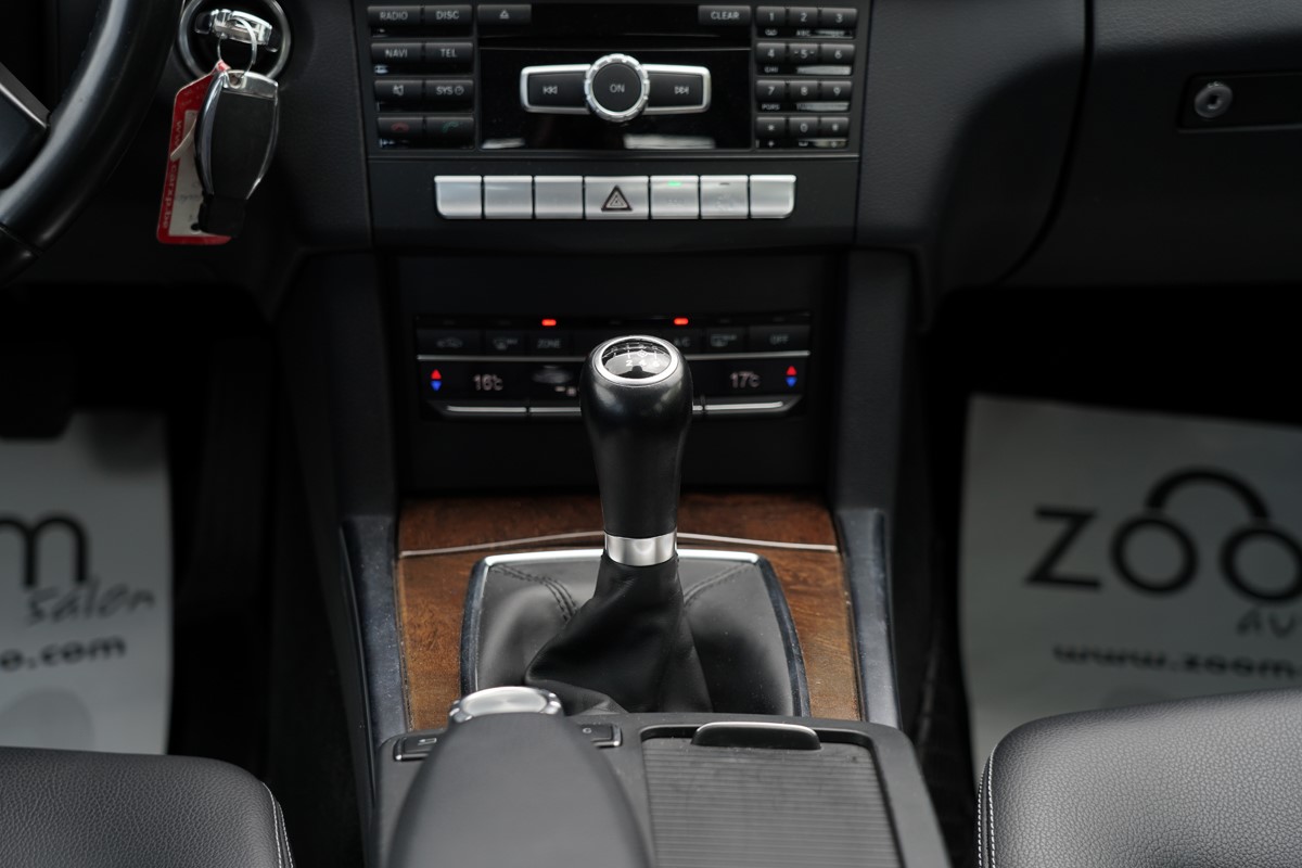 Mercedes-Benz E-Class
 200 CDI