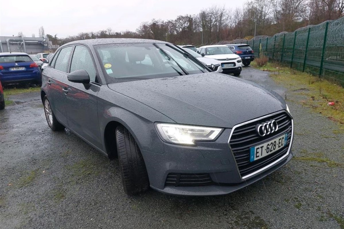 Audi A3
 1.6 TDi Sportback S-tronic Business Line