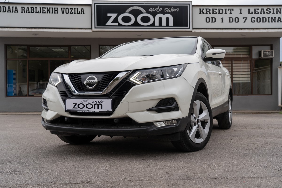 Nissan
 Qashqai 1,5 DCI