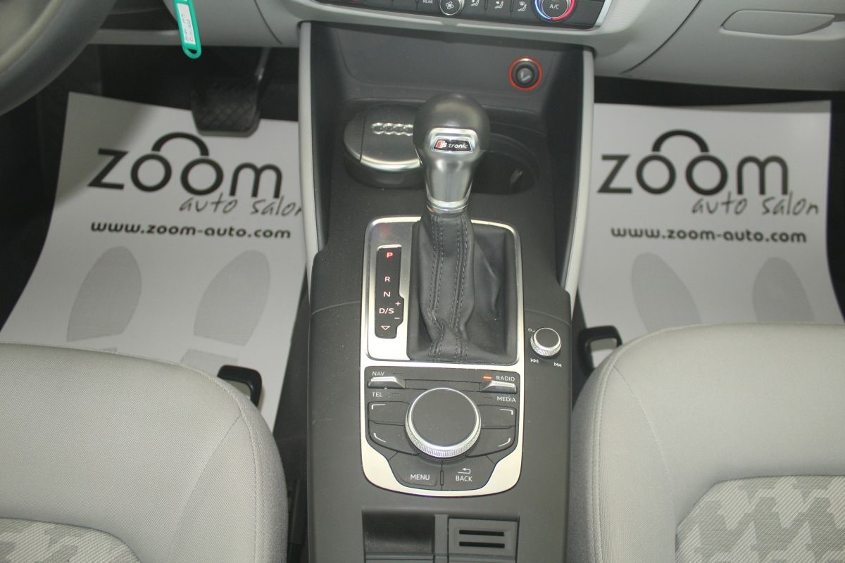 Audi A3
 1,6 TDI S-Tronic SPORTBACK ATTRACTION >novi model<