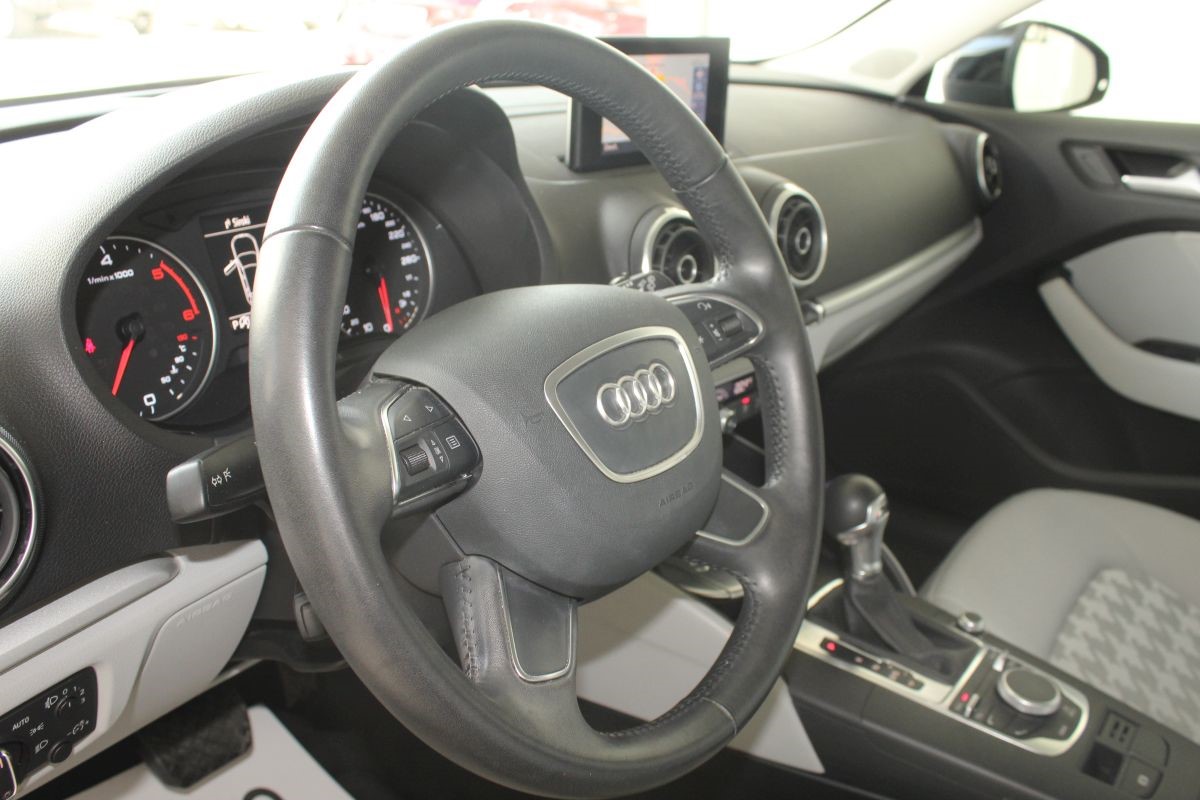 Audi A3
 1,6 TDI S-Tronic SPORTBACK ATTRACTION >novi model<