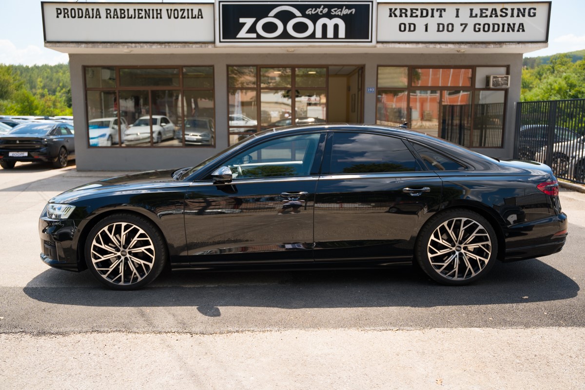 Audi A8
 3.0 TDI S line QUATTRO