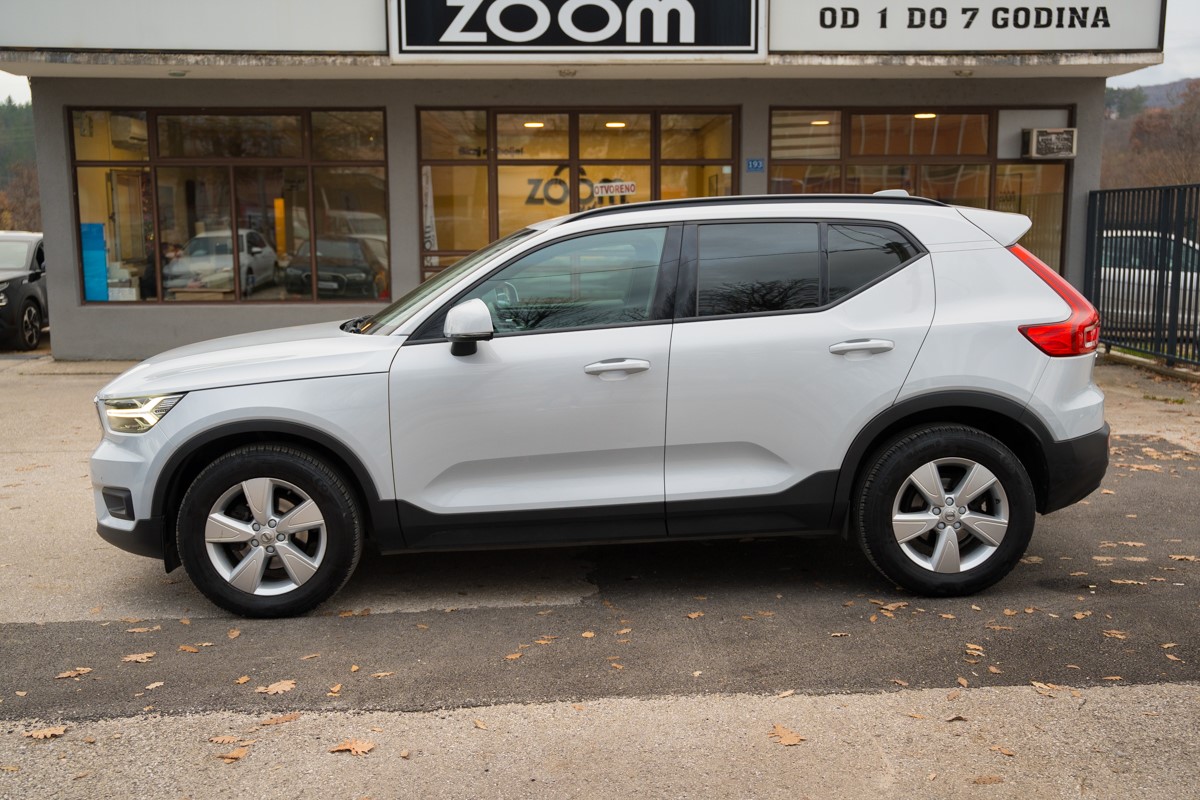 Volvo
 XC40 2.0 D D3