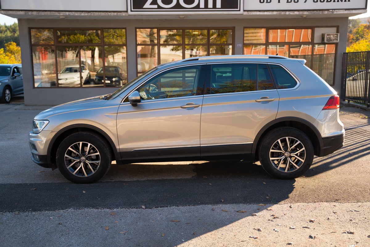 Volkswagen Tiguan
 2.0 TDI DSG 4MOTION