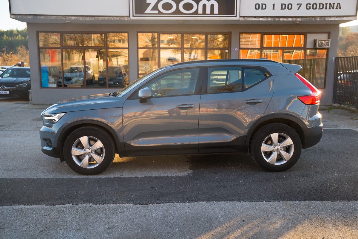 Volvo
 XC40 2.0 D D3