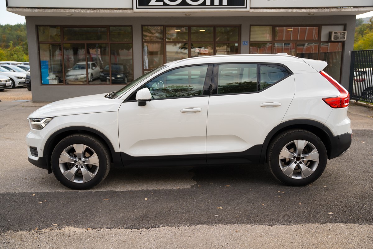 Volvo
 XC40 2.0 D