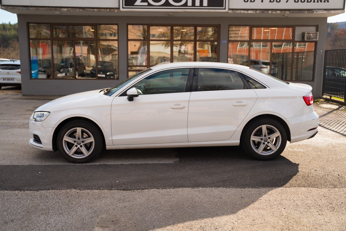Audi A3
 1.6 TDI S-tronic
