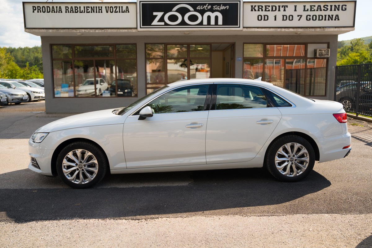 Audi A4
 35 TDI S-Tronic