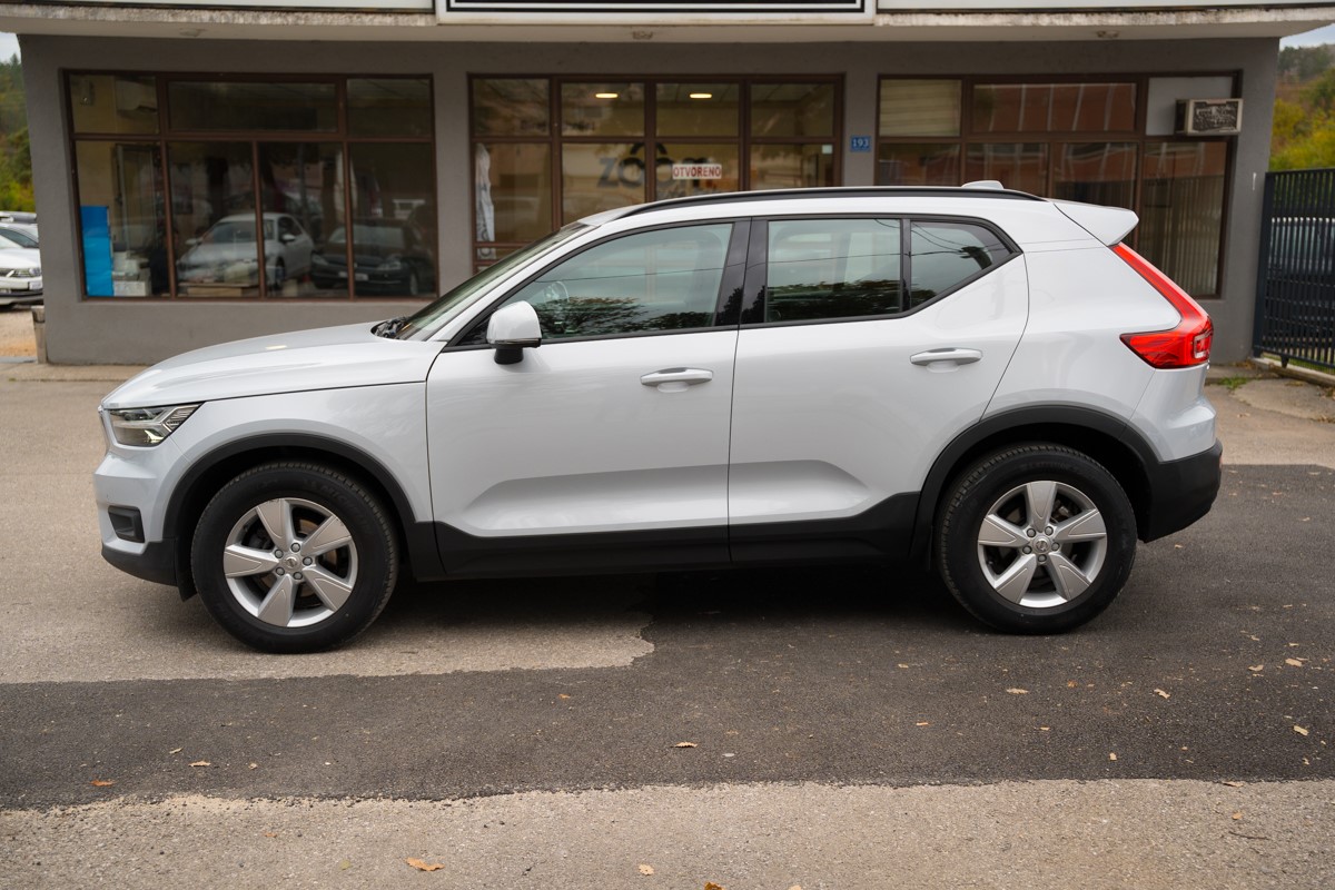 Volvo
 XC40 2.0 D D3