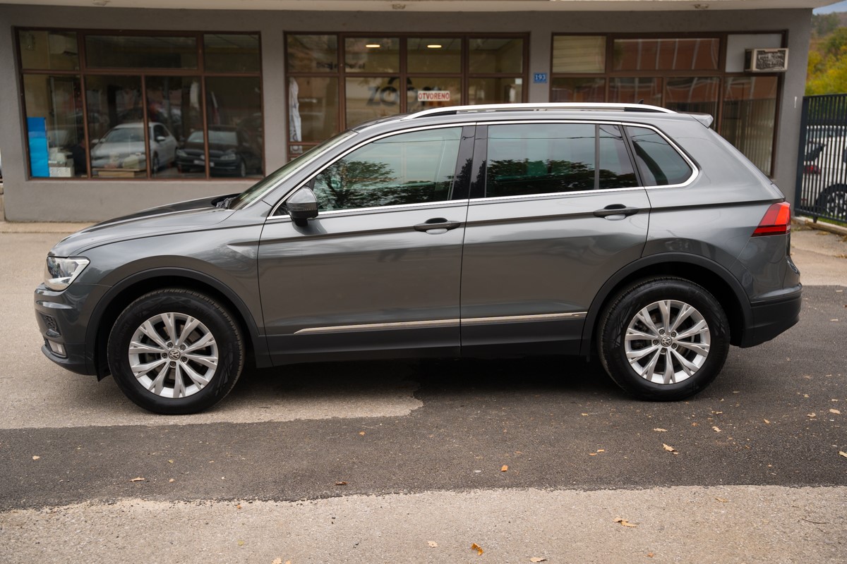 Volkswagen Tiguan
 2.0 TDI DSG 4MOTION