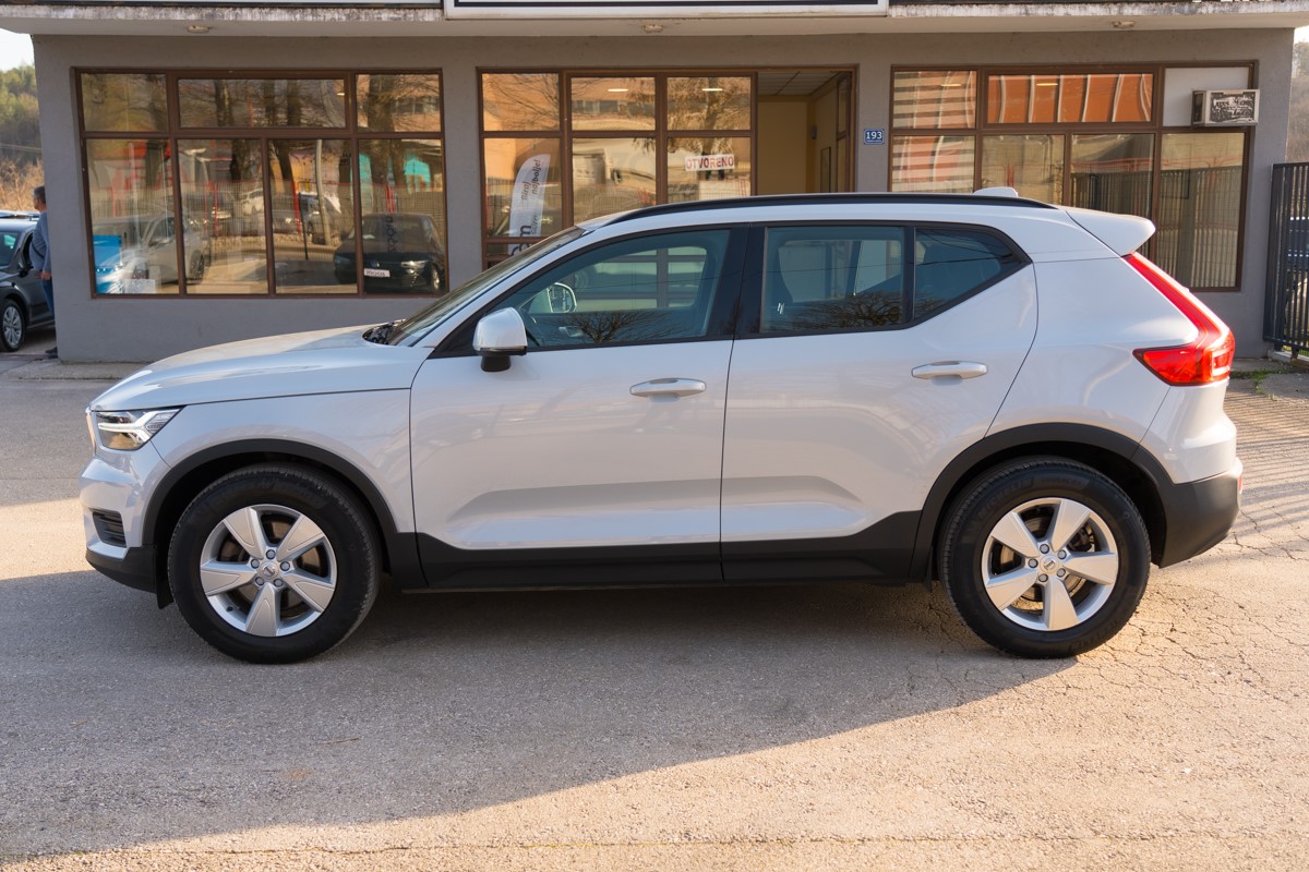 Volvo
 XC40 2.0D D3 AWD 4X4