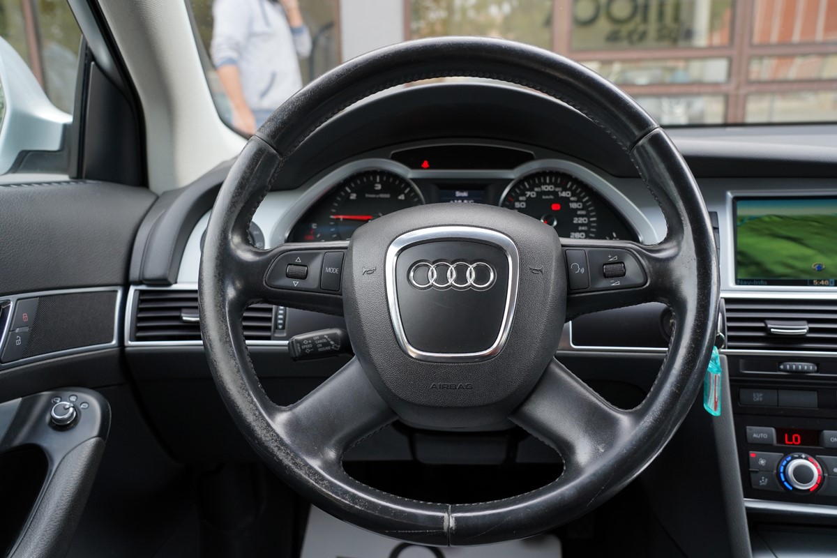 Audi A6
 2,0 TDI