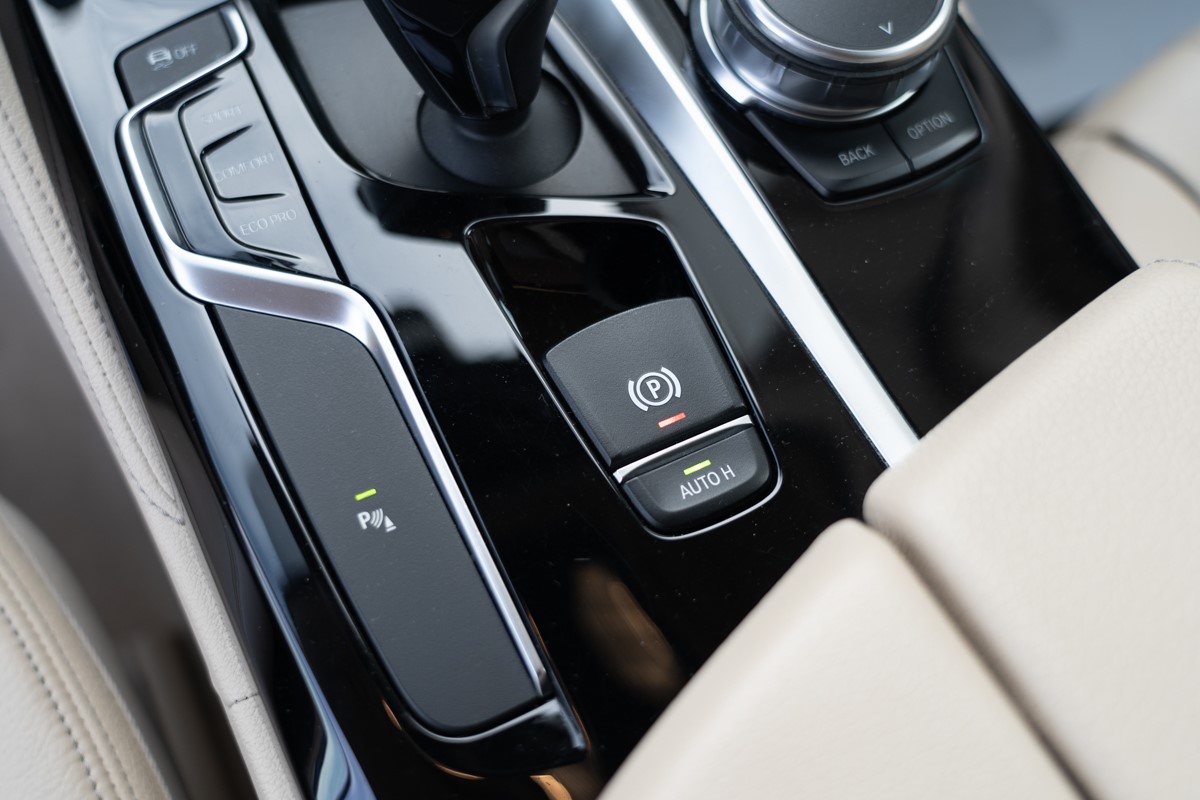 BMW
 5-Series 520 D XDRIVE