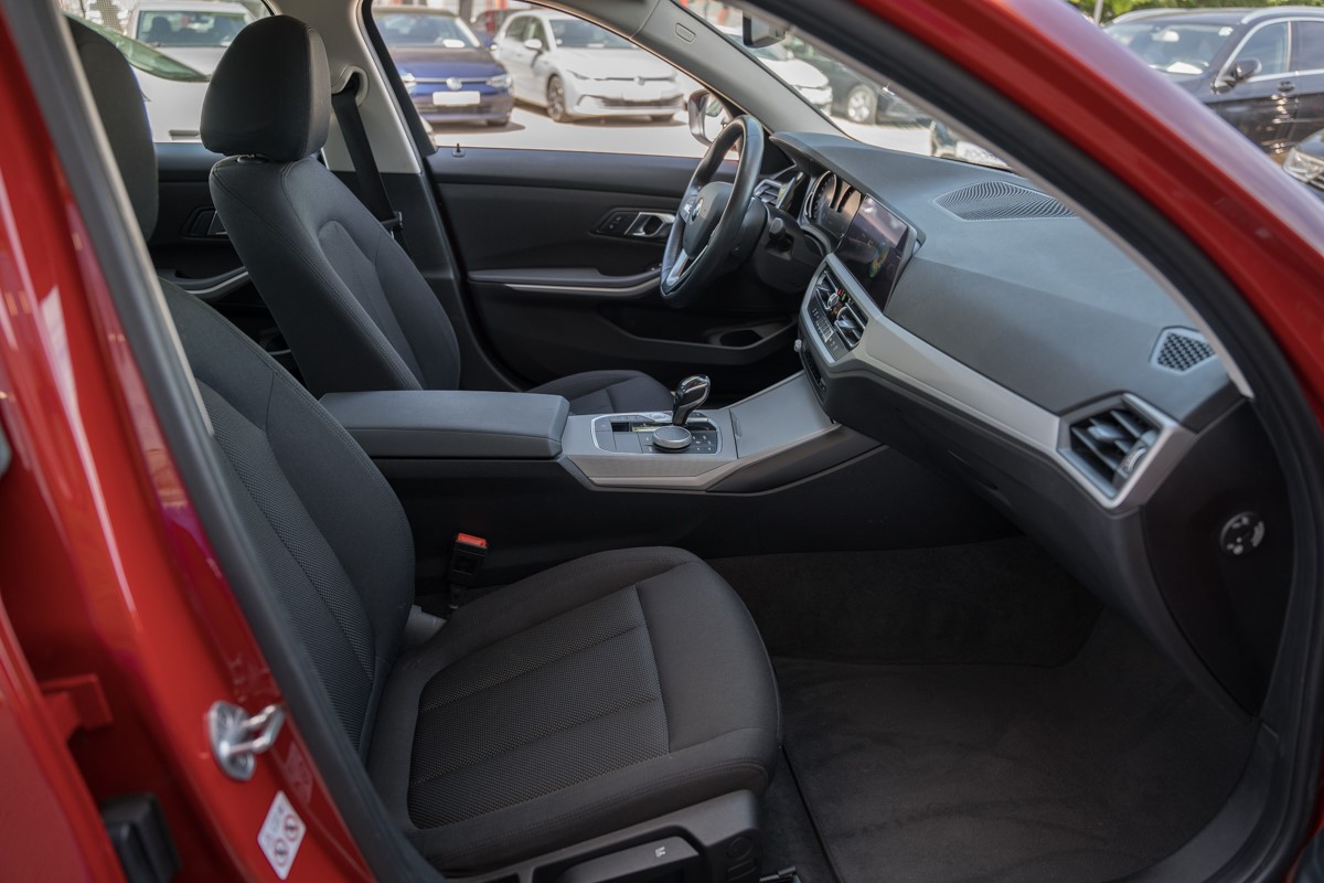 BMW
 3-Series 318D 