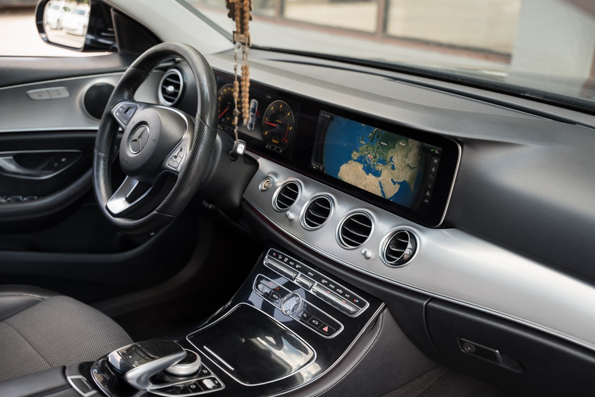 Mercedes-Benz E-Class
 220 D AMG
