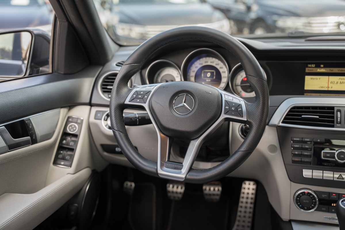 Mercedes-Benz C-Class
 200 CDI AMG