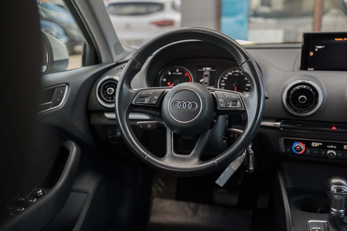 Audi A3
 1.6 TDI S-tronic