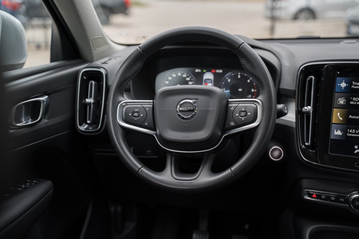 Volvo
 XC40 2.0 D D3