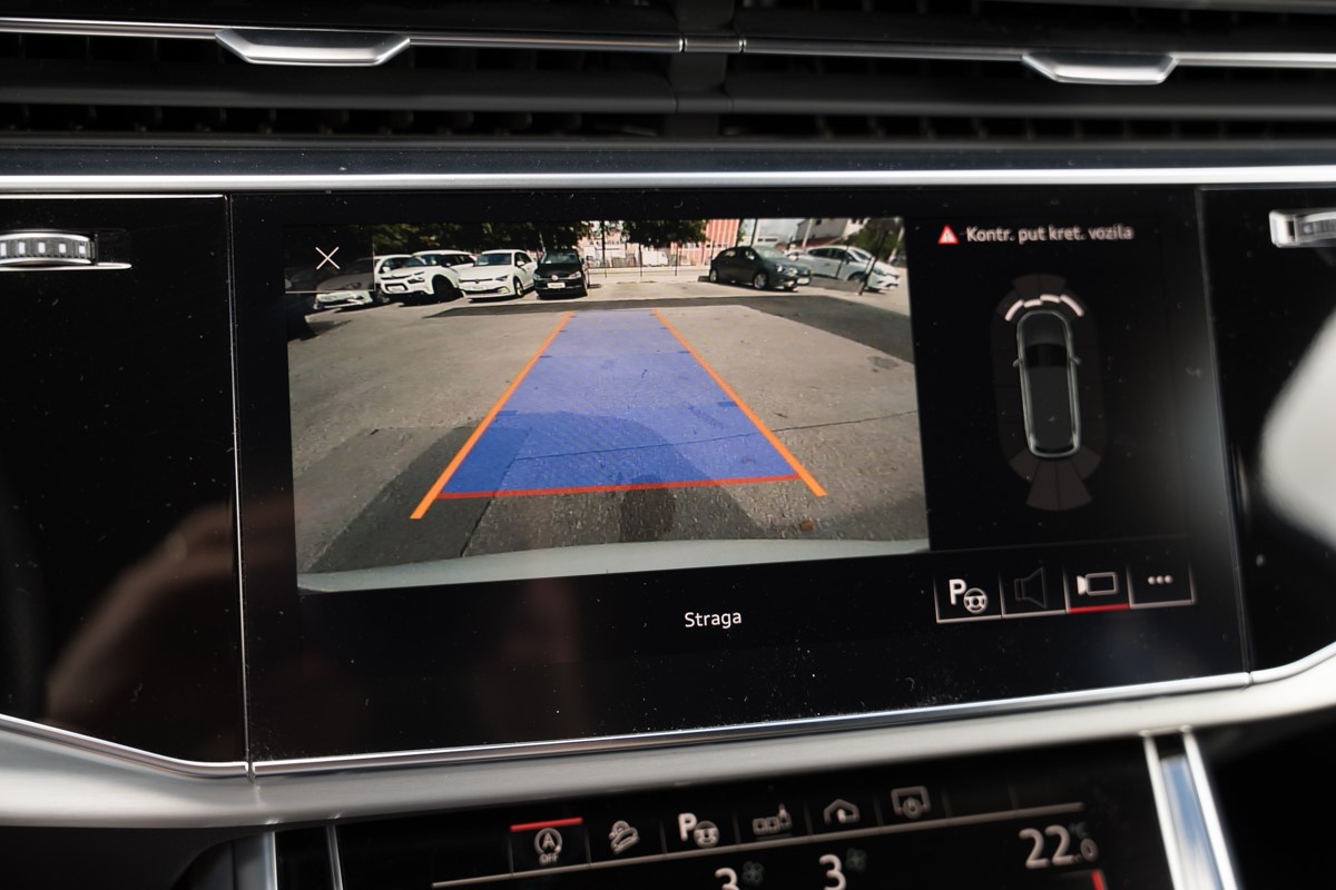 Audi Q7
 3.0 TDI S line QUATTRO