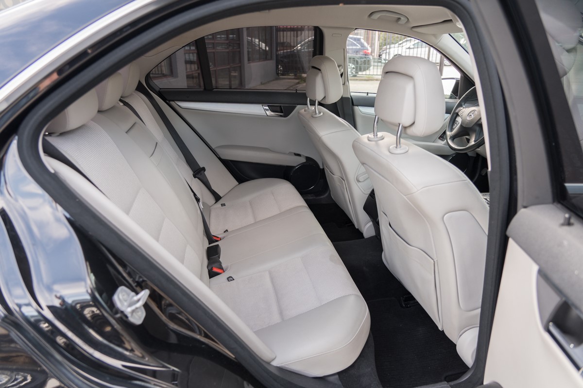 Mercedes-Benz C-Class
 200 CDI