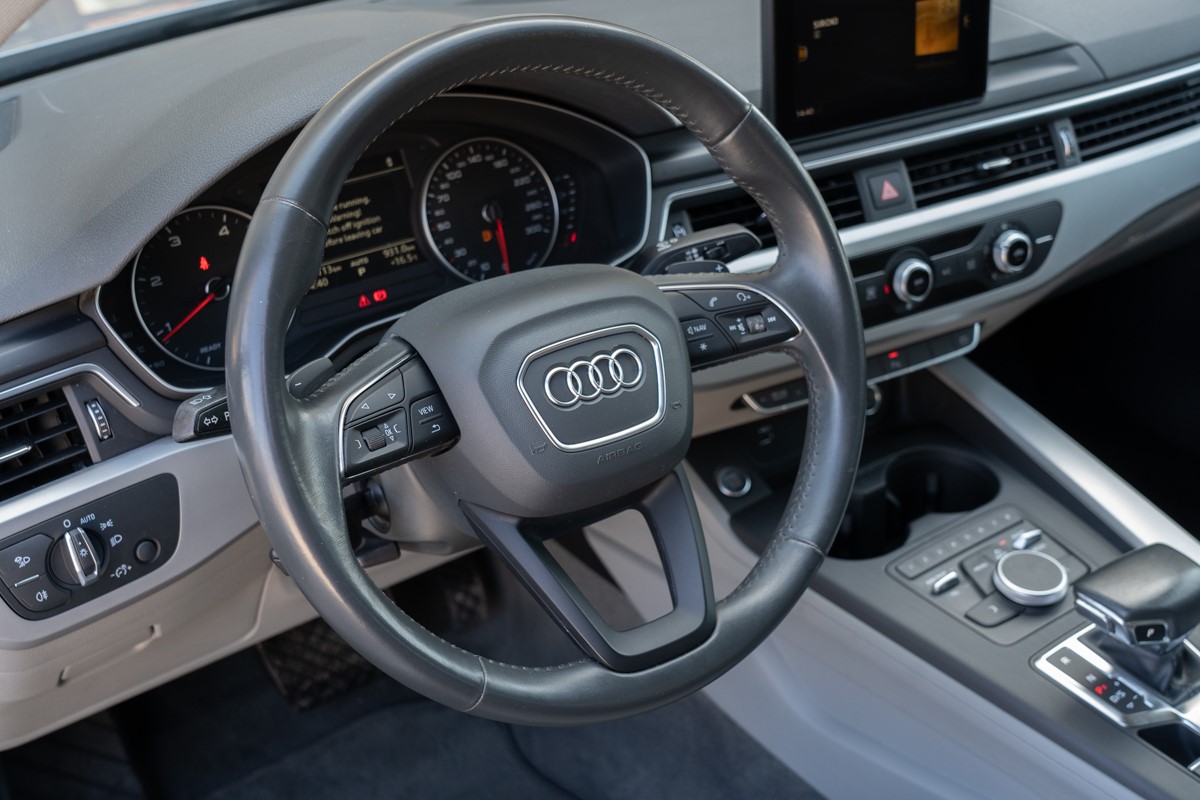 Audi A4
 35 TDi Stronic Business Line
