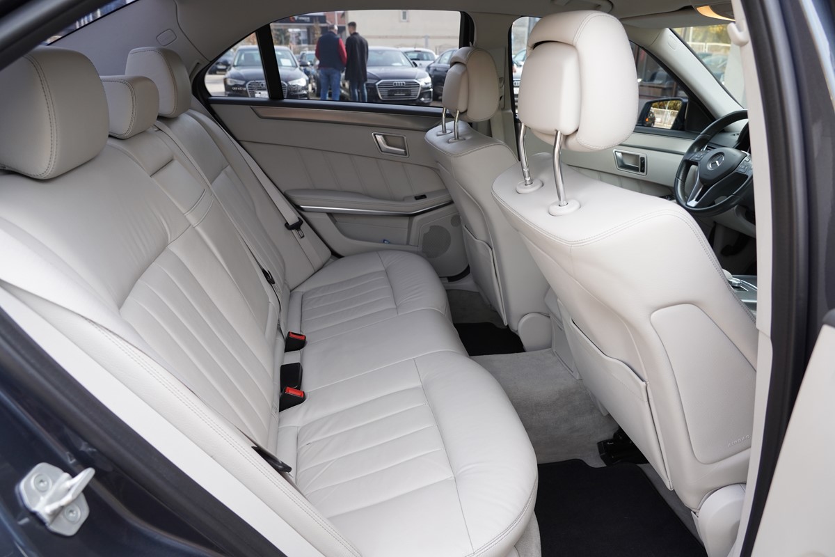 Mercedes-Benz E-Class
 E 220 BLUETEC