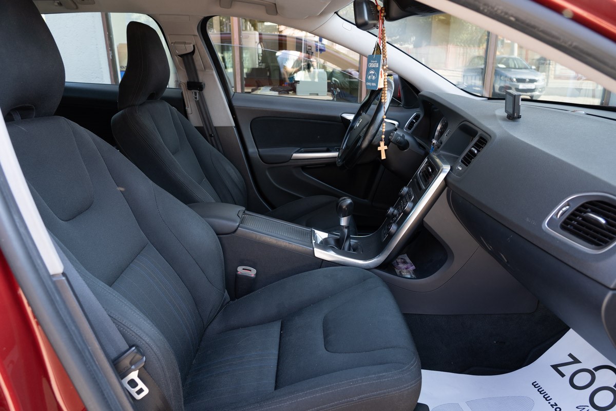 Volvo
 V60 2,0 D