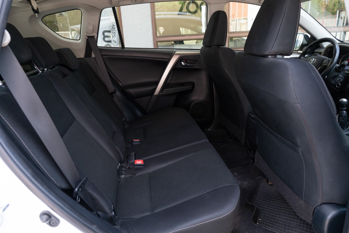 Toyota
 RAV4
 2,0 4x4