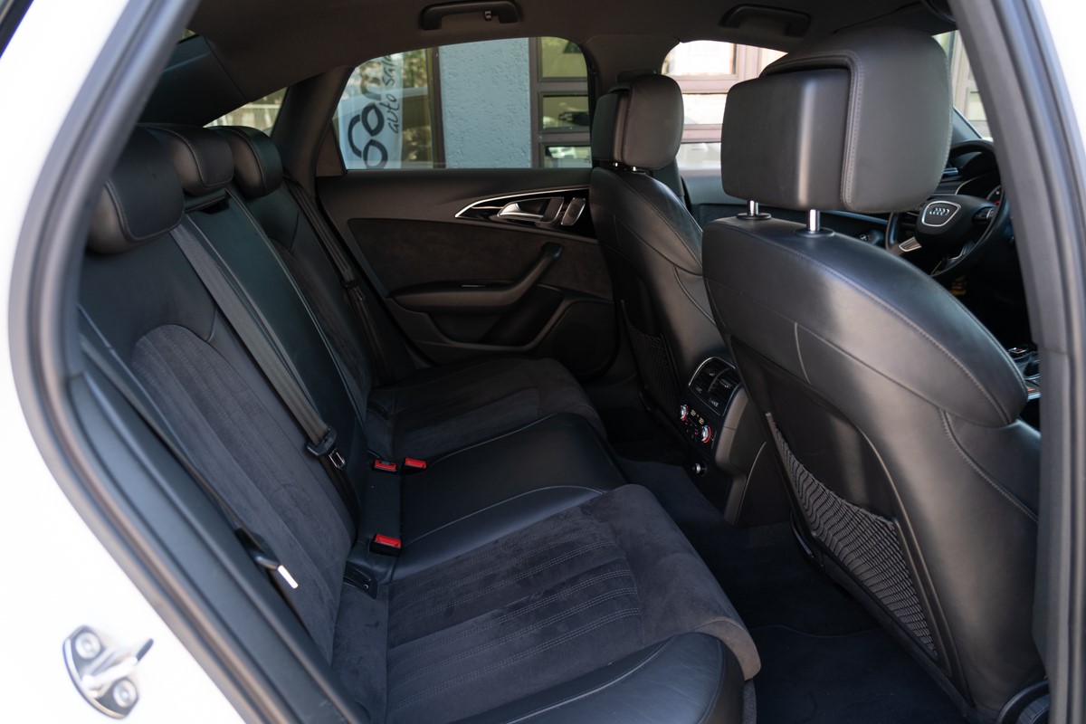 Audi A6
 2,0 TDI S-line