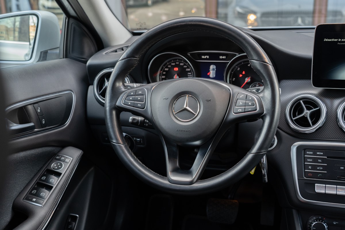 Mercedes-Benz GLA 200 D STOCK