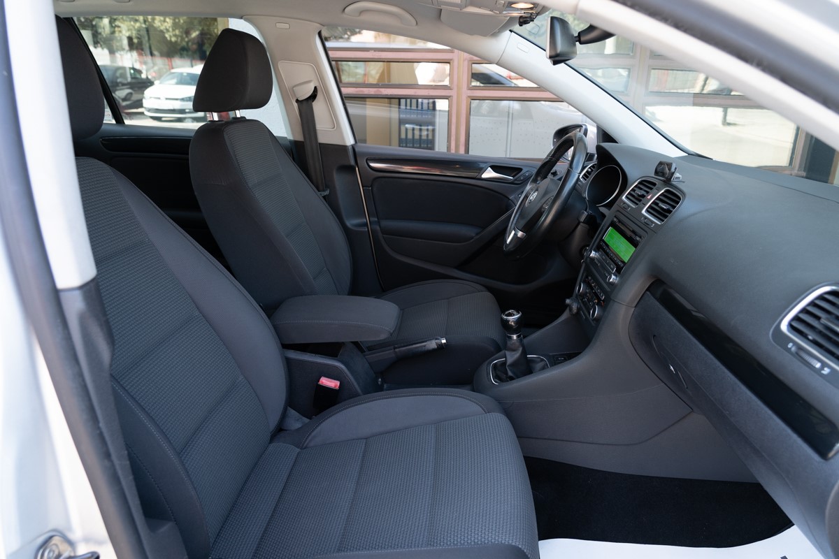 Volkswagen Golf VI 1,6 CR TDI COMFORTLINE 