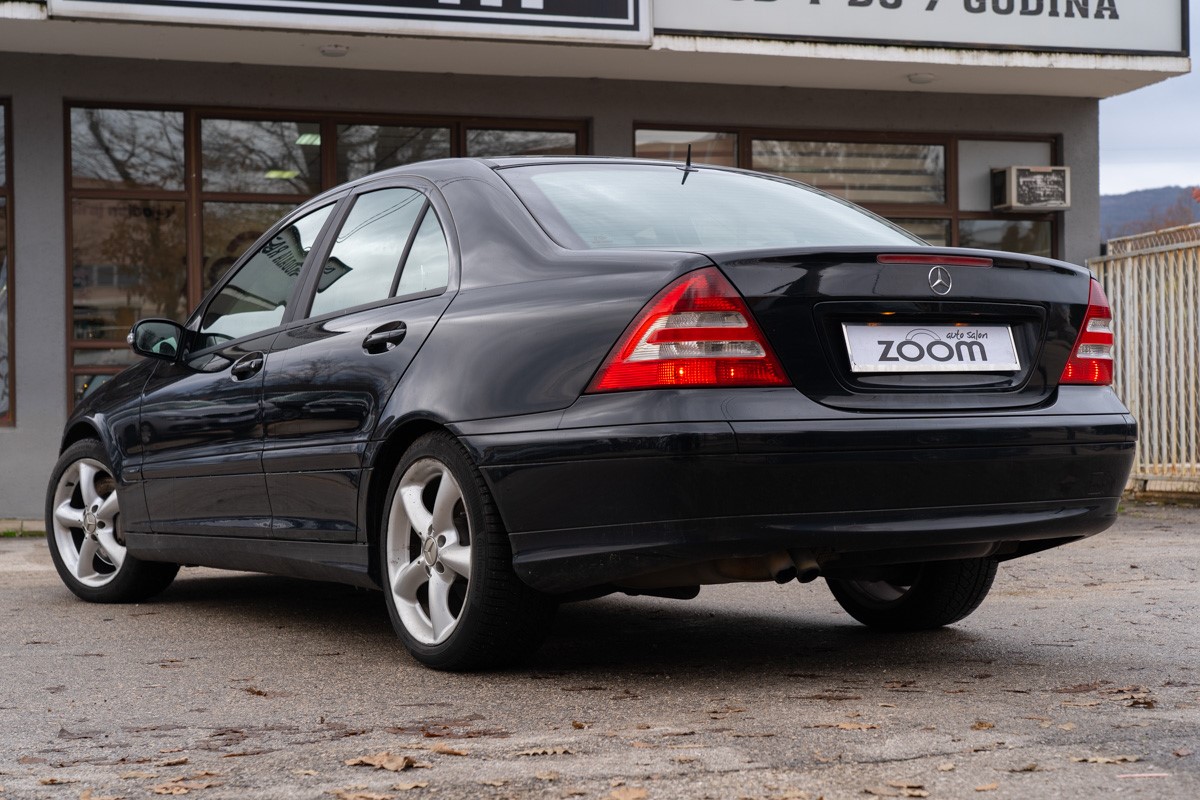 Mercedes-Benz C-Class
 220 CDI
