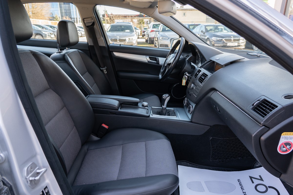 Mercedes-Benz C-Class
 200 CDI
