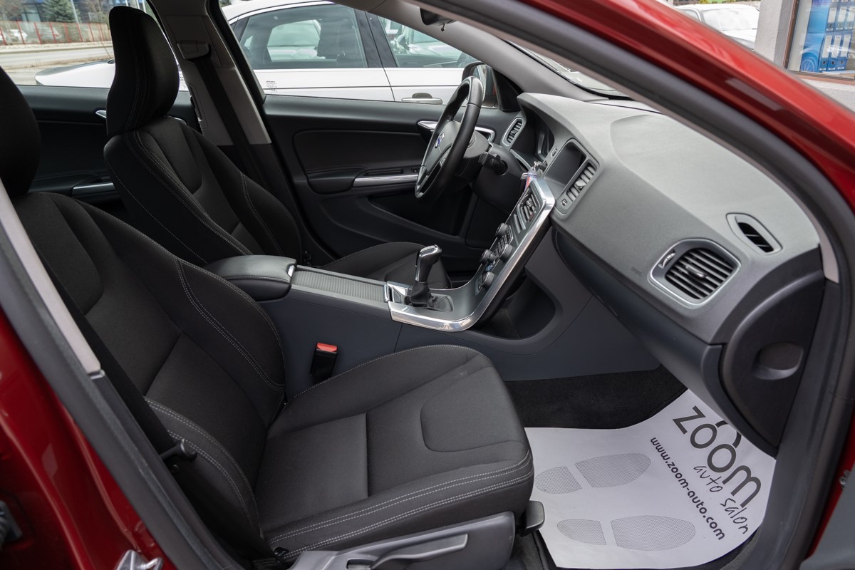 Volvo
 S60
 2.0D D2 Kinetic Business