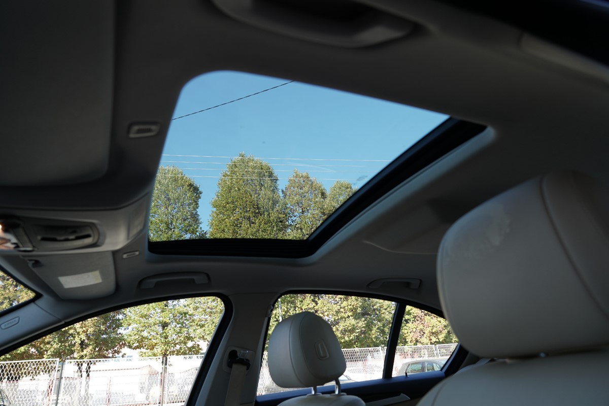 BMW
 5-Series 525 D XDRIVE