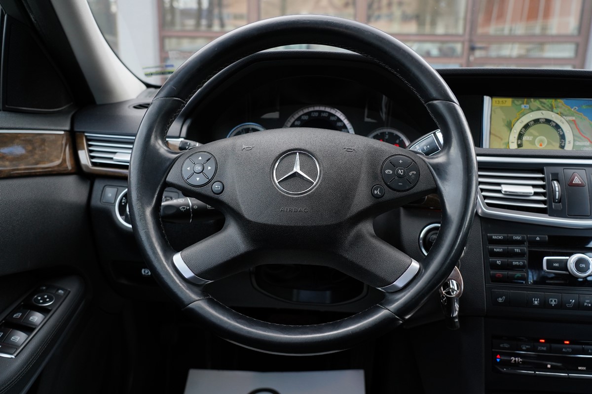 Mercedes-Benz E-Class
 220 CDI