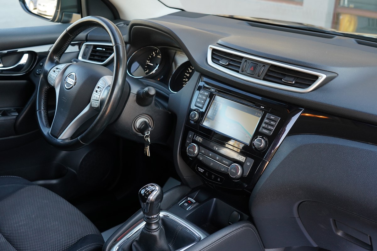 Nissan
 Qashqai 1,6 DCI