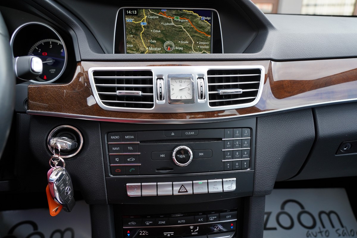 Mercedes-Benz E-Class
 220 CDI
