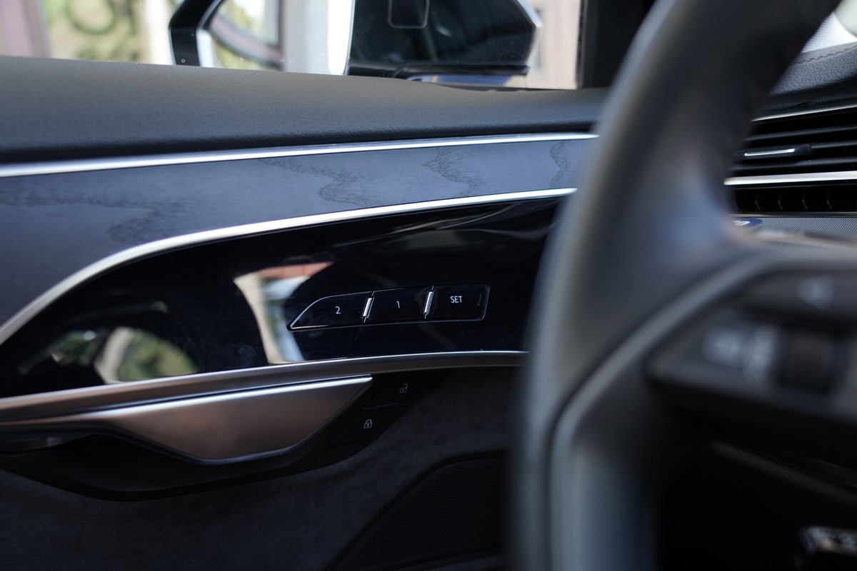 Audi A8
 50 TDI Quattro Tiptronic