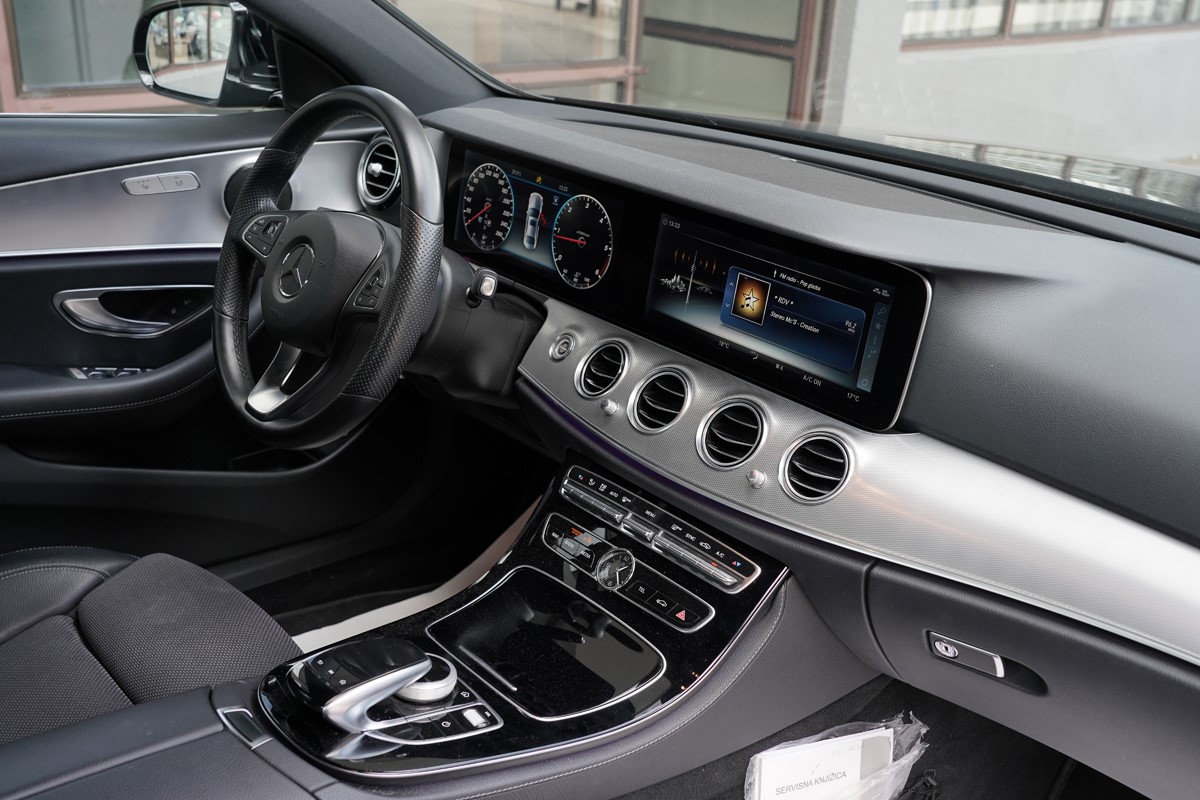 Mercedes-Benz E-Class
 220 D Avantgarde 