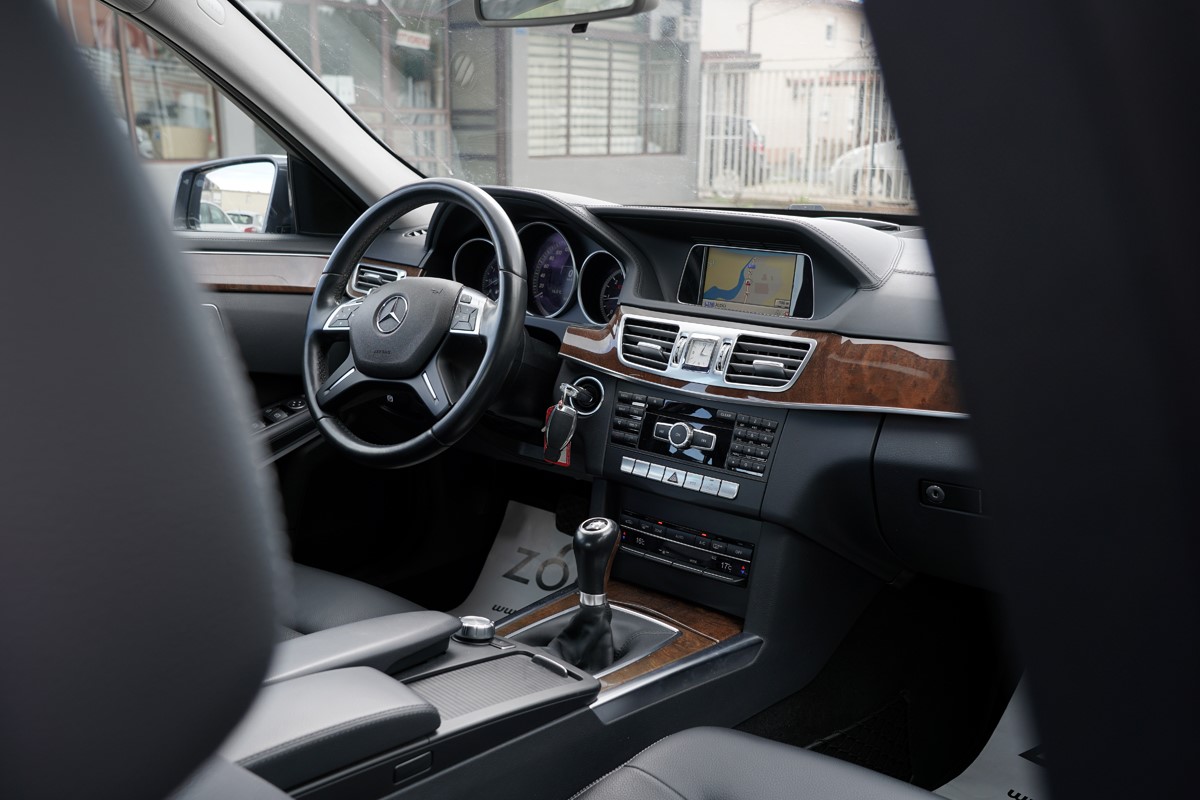 Mercedes-Benz E-Class
 200 CDI