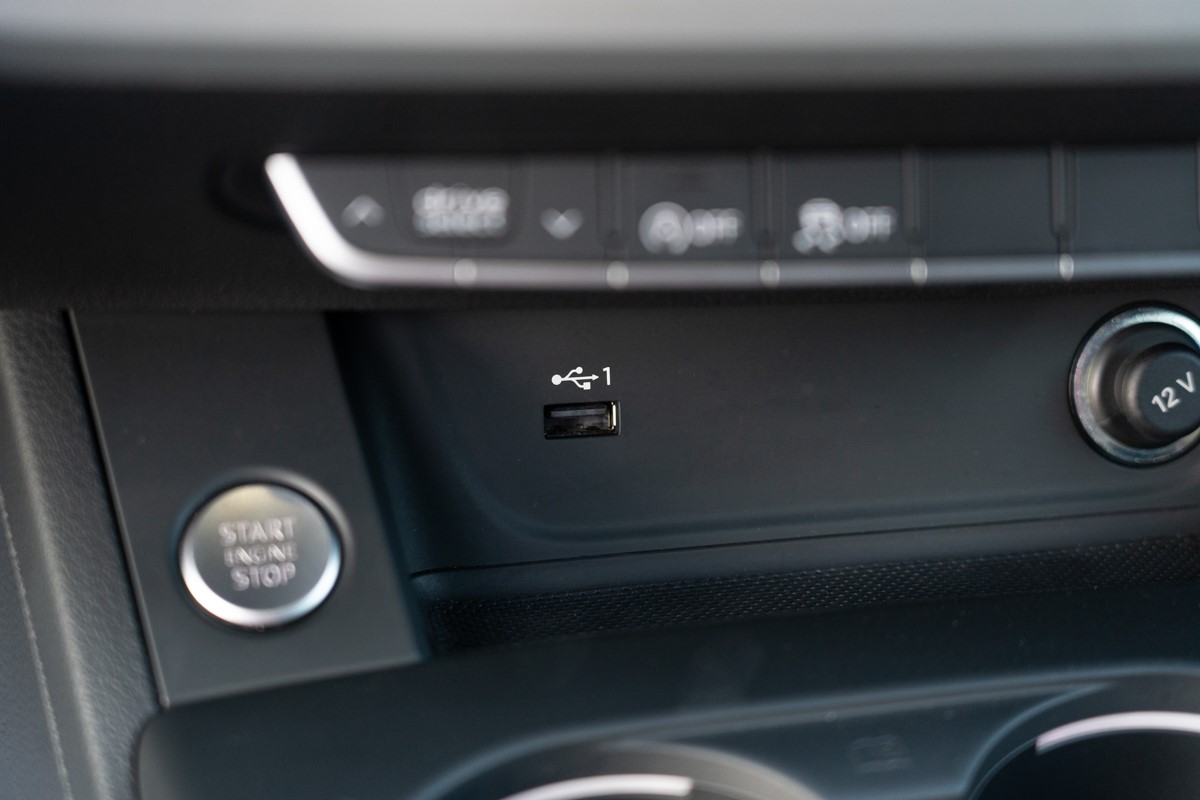 Audi A4
 30 TDI