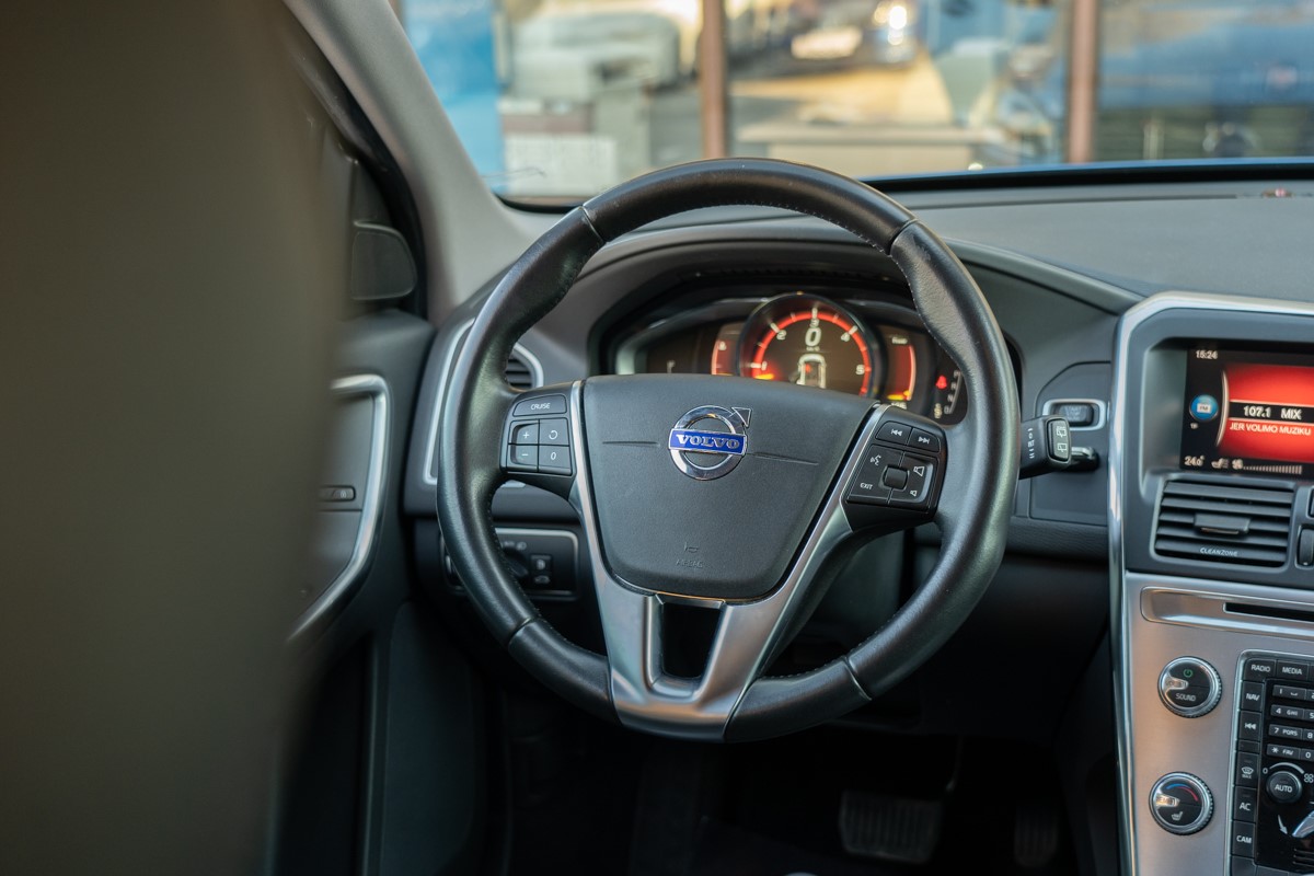 Volvo
 XC60 D4