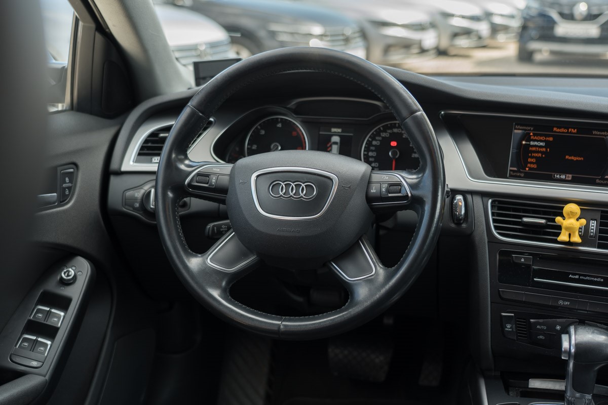 Audi A4
 2.0 TDI Quattro