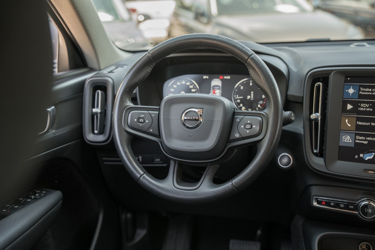 Volvo
 XC40 2.0  D3