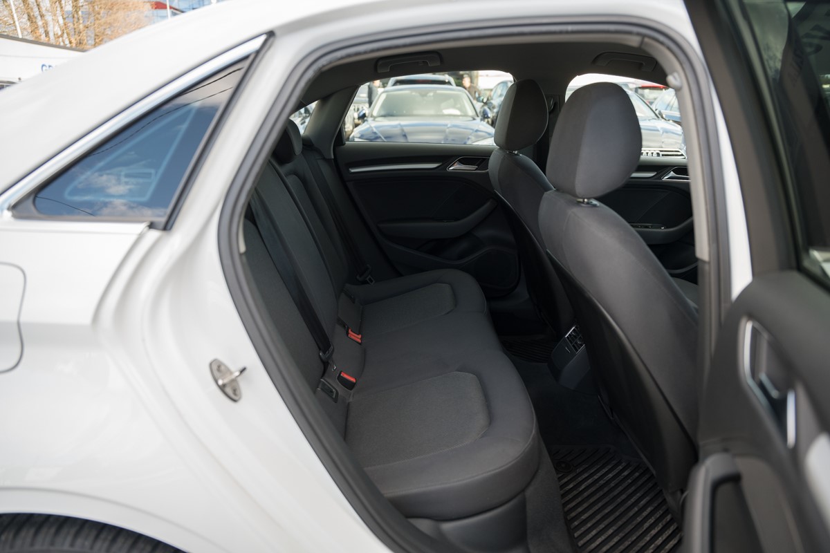 Audi A3
 1.6 TDI S-tronic